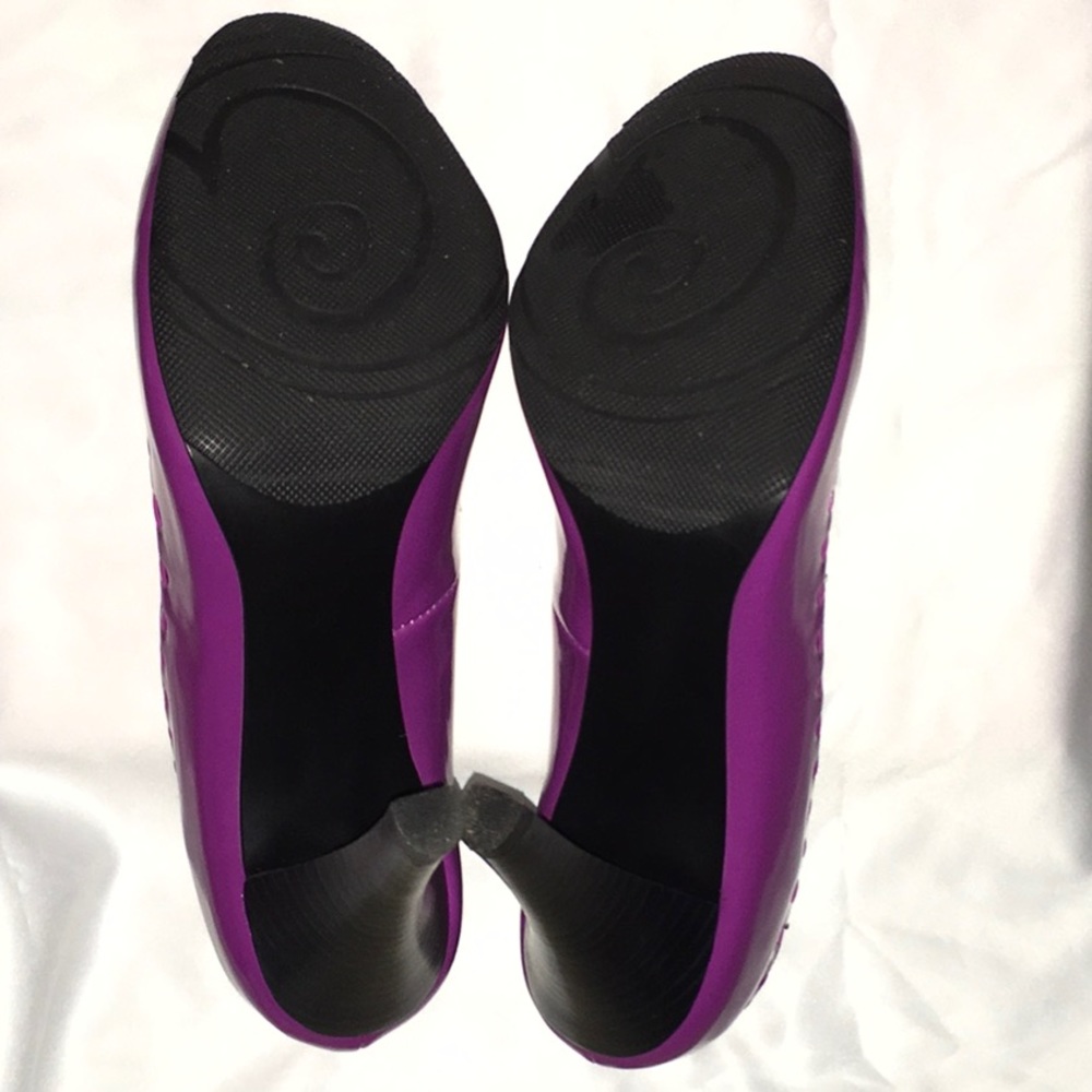 Heels - Picture 4 of 4